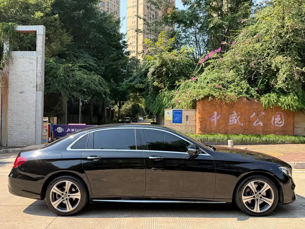 Mercedes-Benz E-Class — миниатюра 15