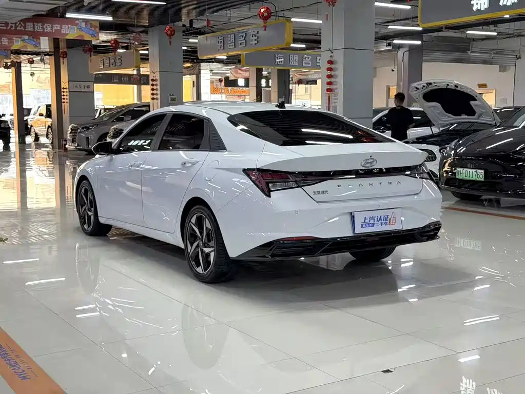 Hyundai Elantra — миниатюра 8
