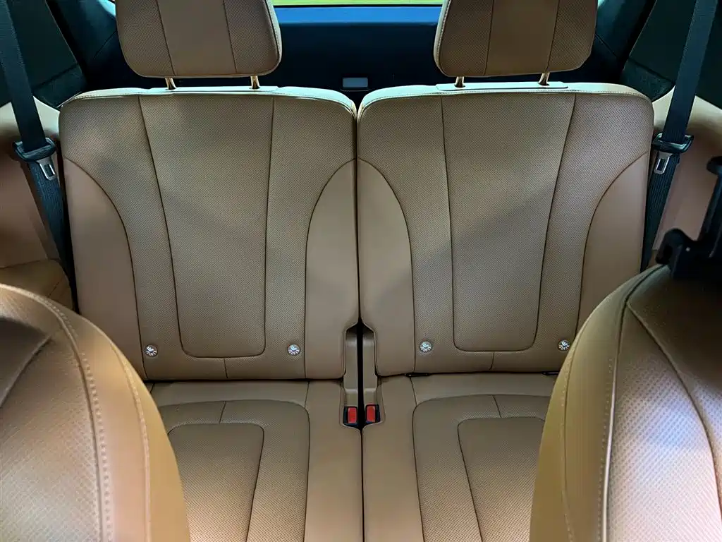 AITO ASK THE WORLD M9