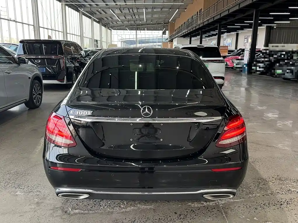 Mercedes-Benz E-Class — миниатюра 14