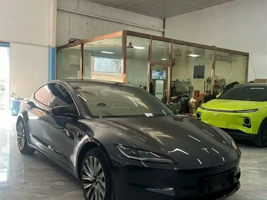 TESLA MODEL 3