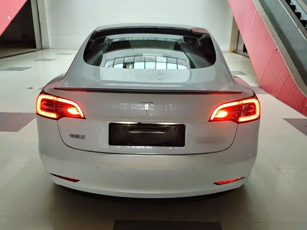 Tesla Model 3 — миниатюра 6