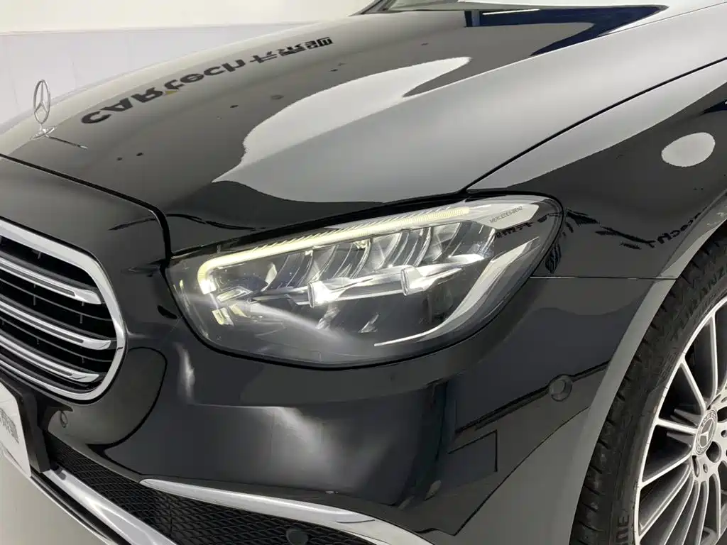 Mercedes-Benz E-Class — миниатюра 9