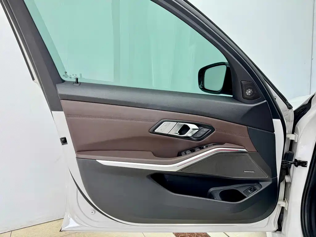 BMW 3 Series — миниатюра 8