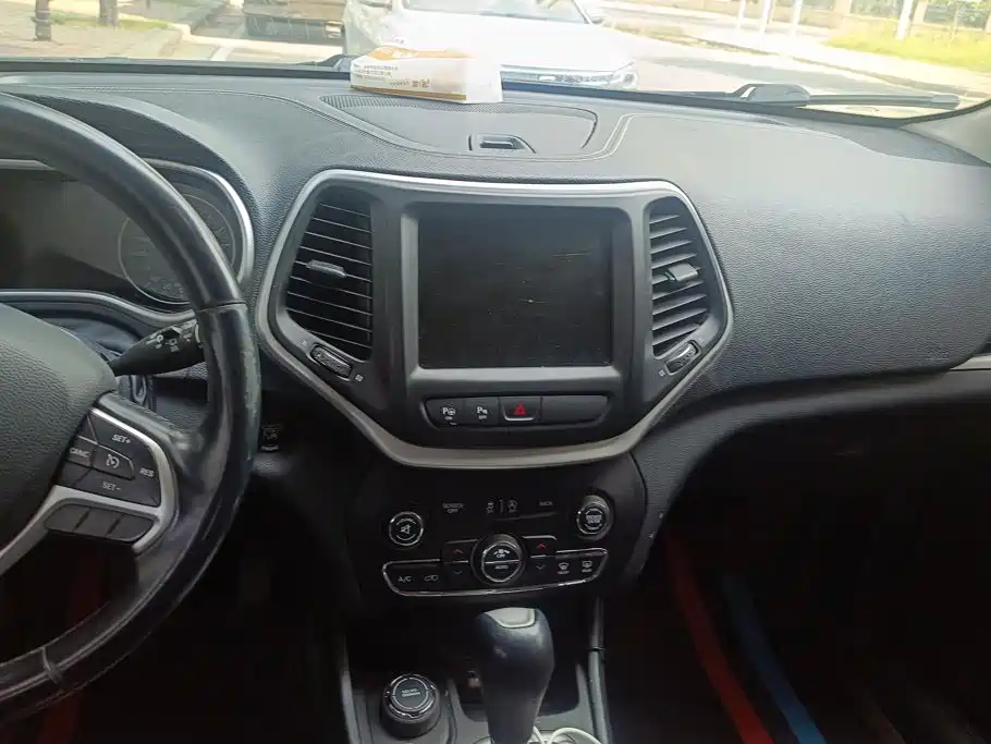 Jeep Cherokee — миниатюра 13