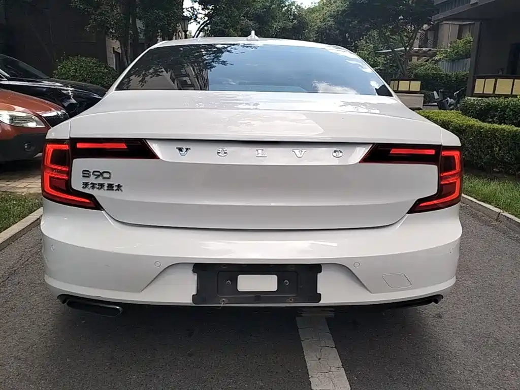 Volvo S90 — миниатюра 6