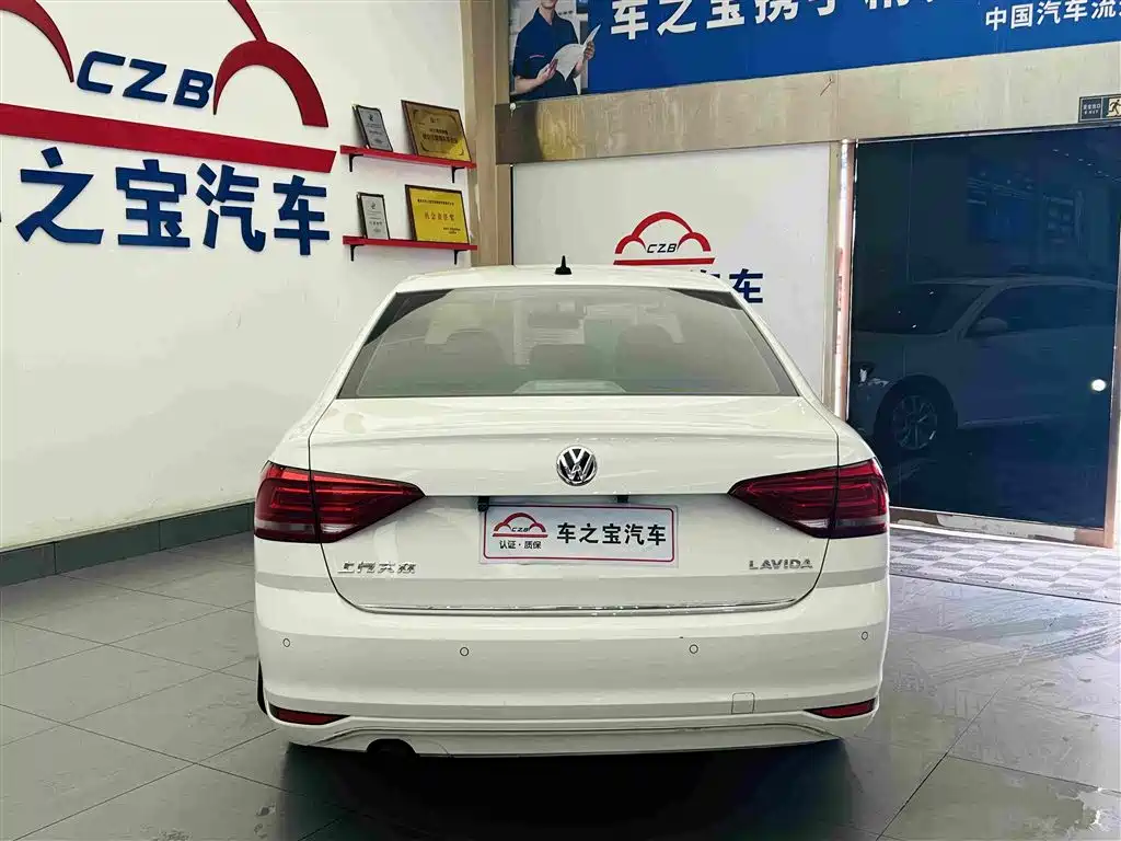 Volkswagen Lavida 2015 1.6L AT Comfort