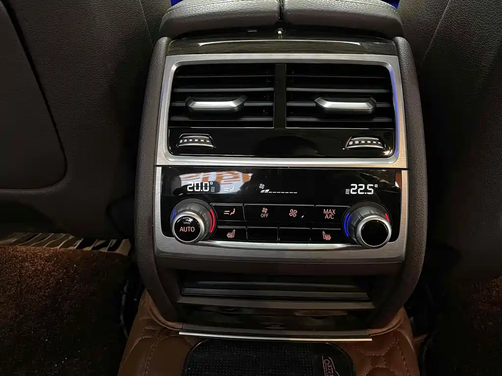 BMW 7 Series — миниатюра 24