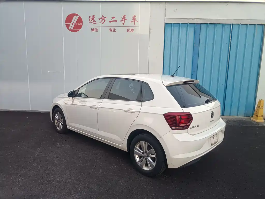 VOLKSWAGEN POLO
