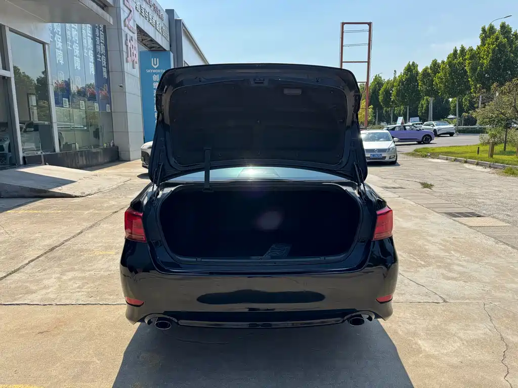 Toyota Crown — миниатюра 13