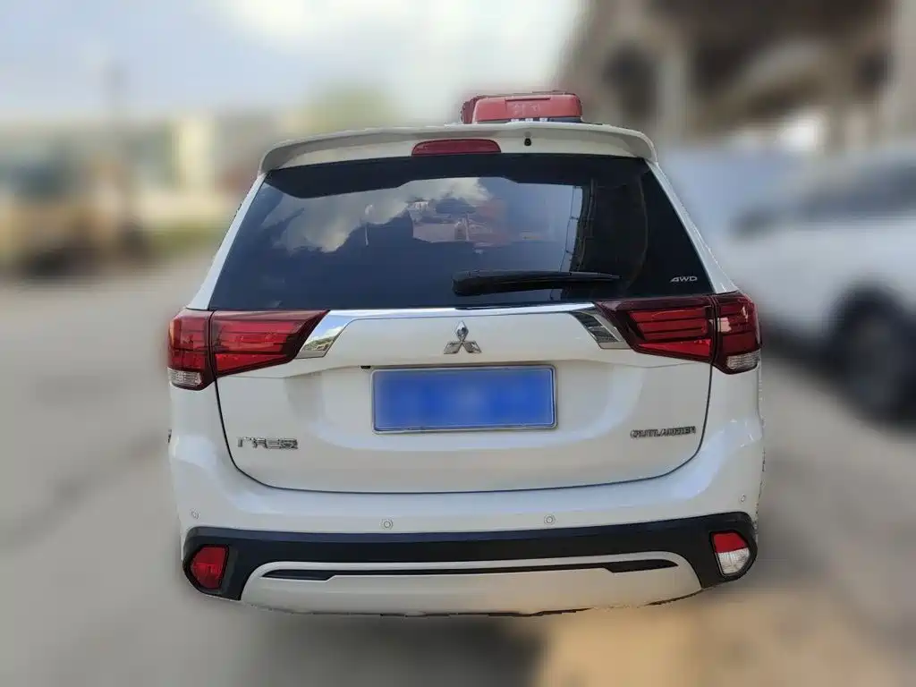 Mitsubishi Outlander — миниатюра 3