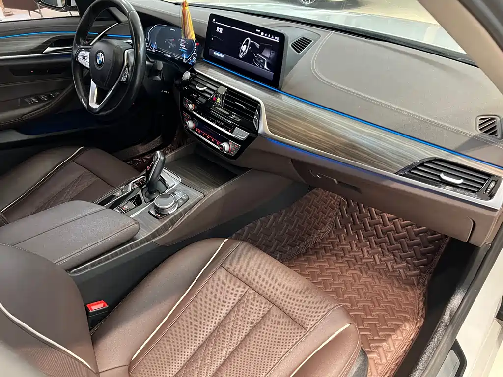 BMW 5 Series New Energy — миниатюра 7