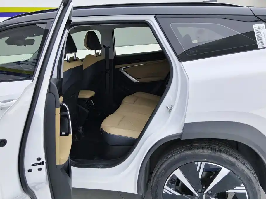 Geely Boyue L — миниатюра 11