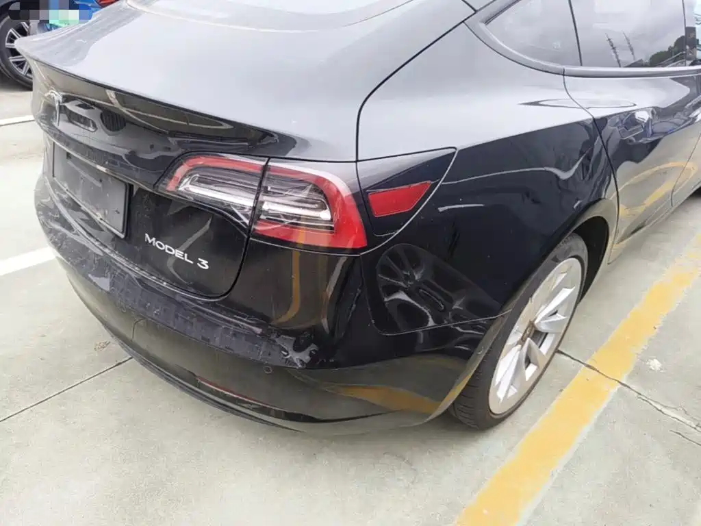 Tesla Model 3 — миниатюра 8