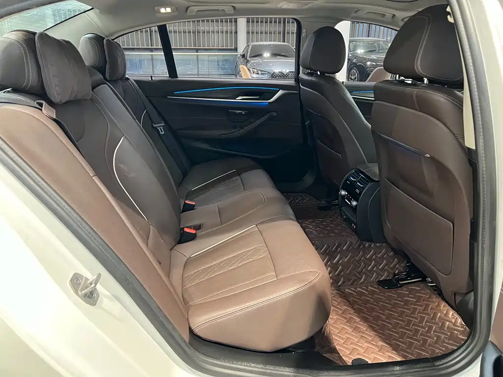 BMW 5 Series New Energy — миниатюра 13