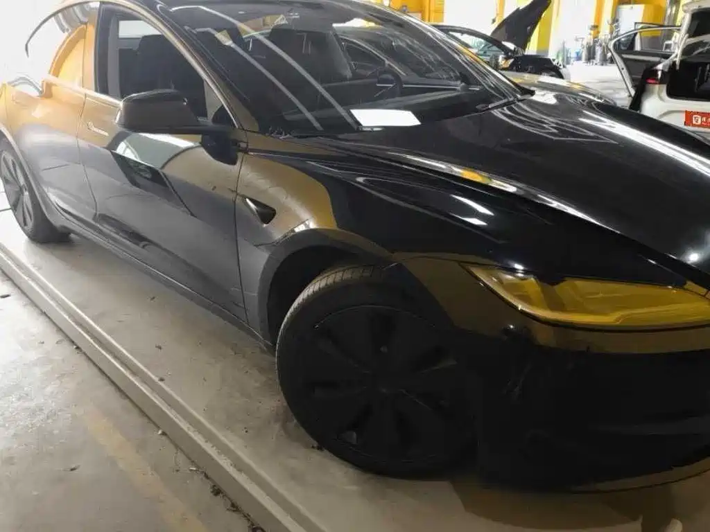 Tesla Model 3 — миниатюра 2