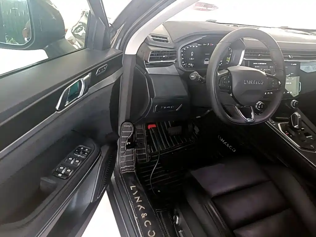 Lynk & Co 01 — миниатюра 16