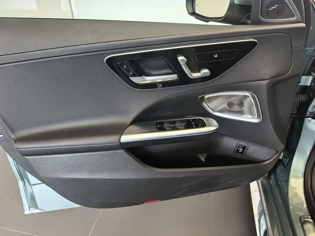 Mercedes-Benz C-Class — миниатюра 15