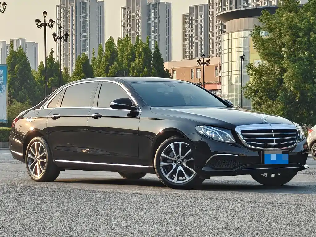 Mercedes-Benz E-Class — миниатюра 3