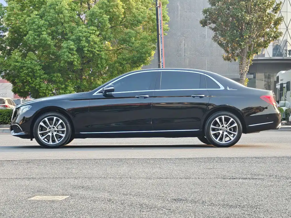 Mercedes-Benz E-Class — миниатюра 7