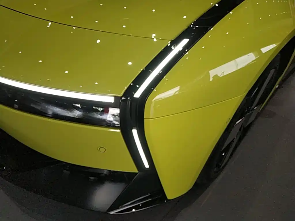 XPeng P7 — миниатюра 24
