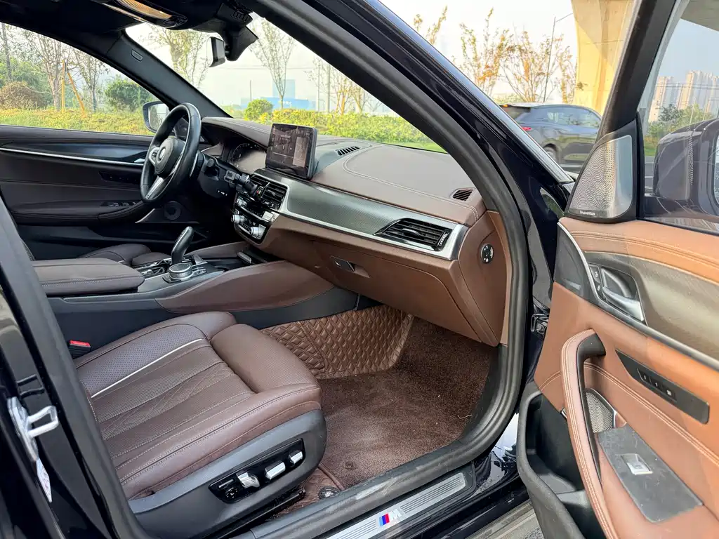 BMW 5 Series — миниатюра 7