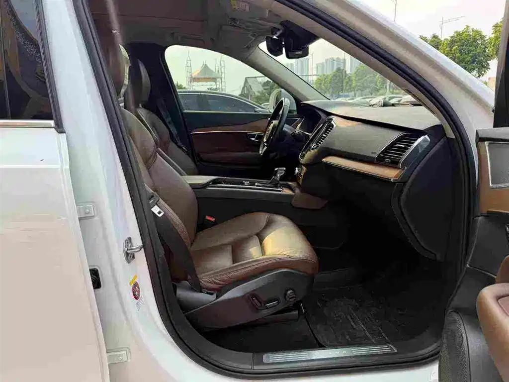 Volvo XC90 — миниатюра 7