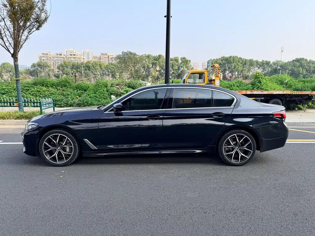 BMW 5 Series — миниатюра 3