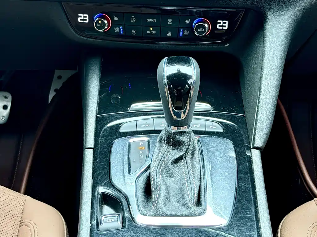 Buick Regal — миниатюра 8
