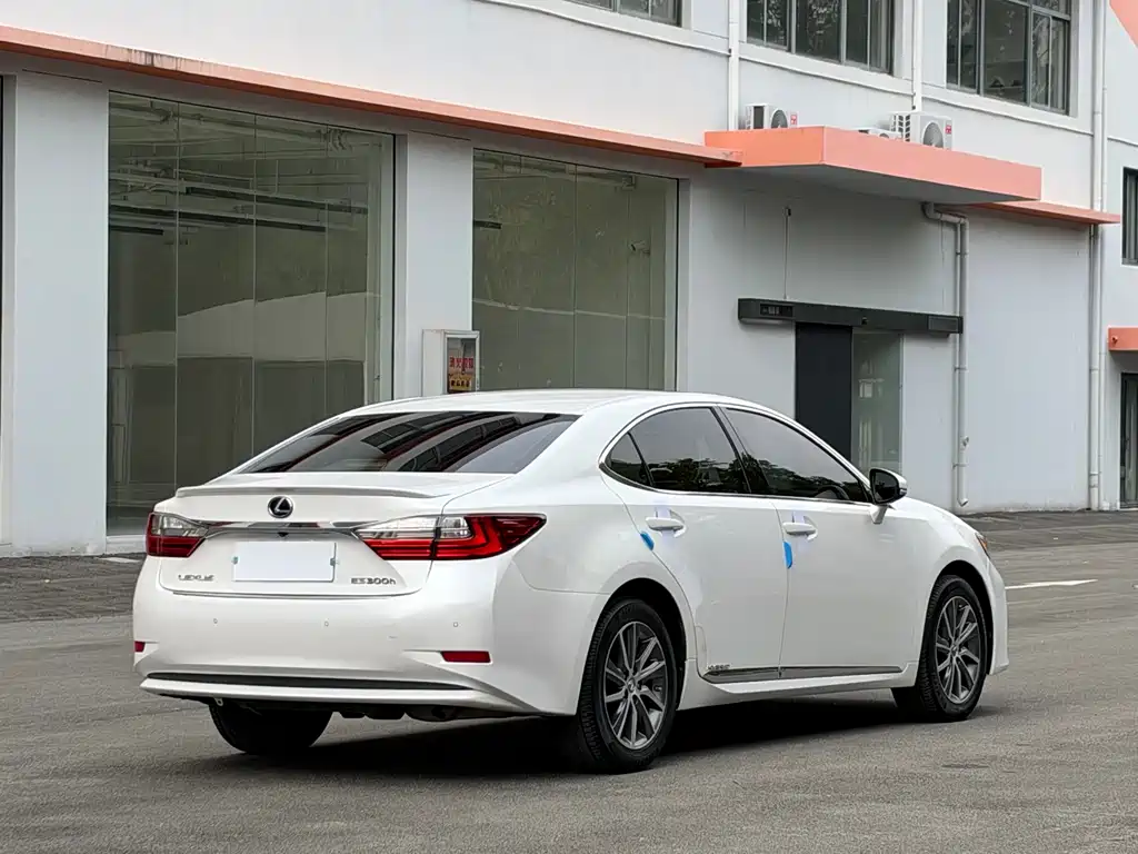 Lexus ES — миниатюра 7