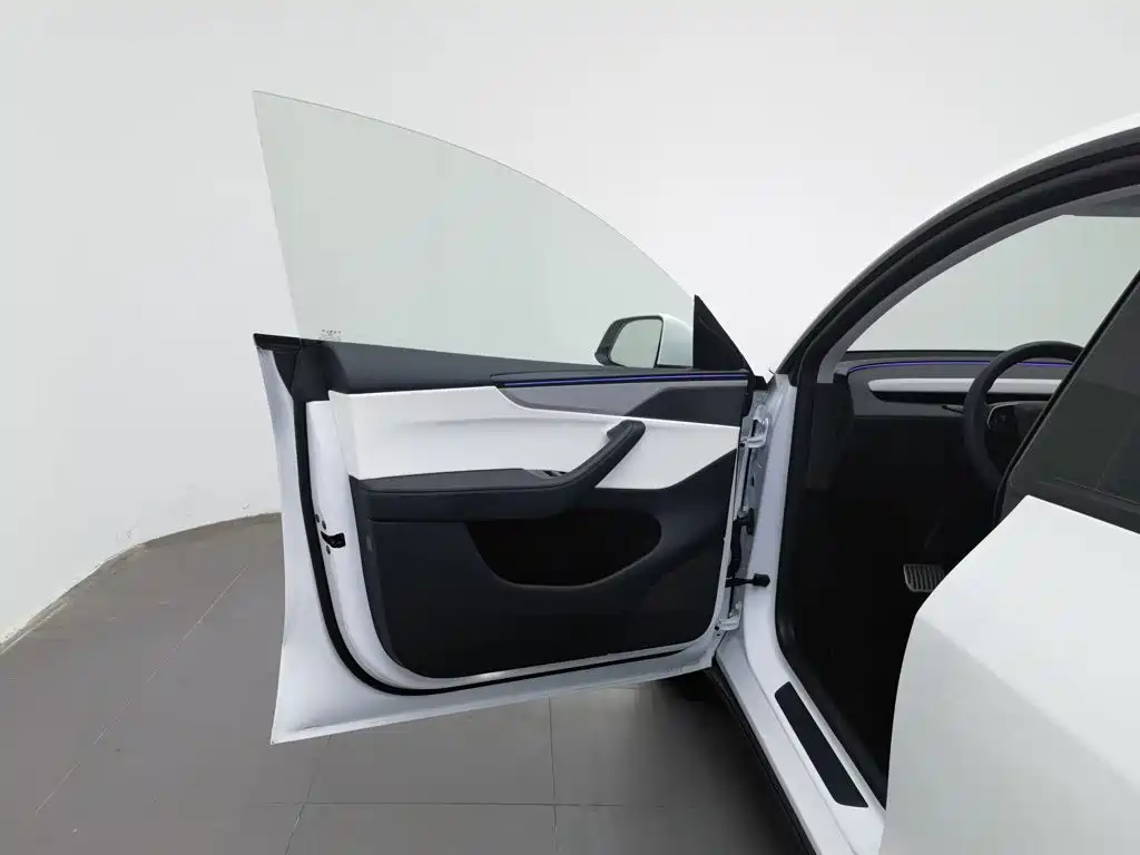 Tesla Model Y — фотографии объявления, Фото 9