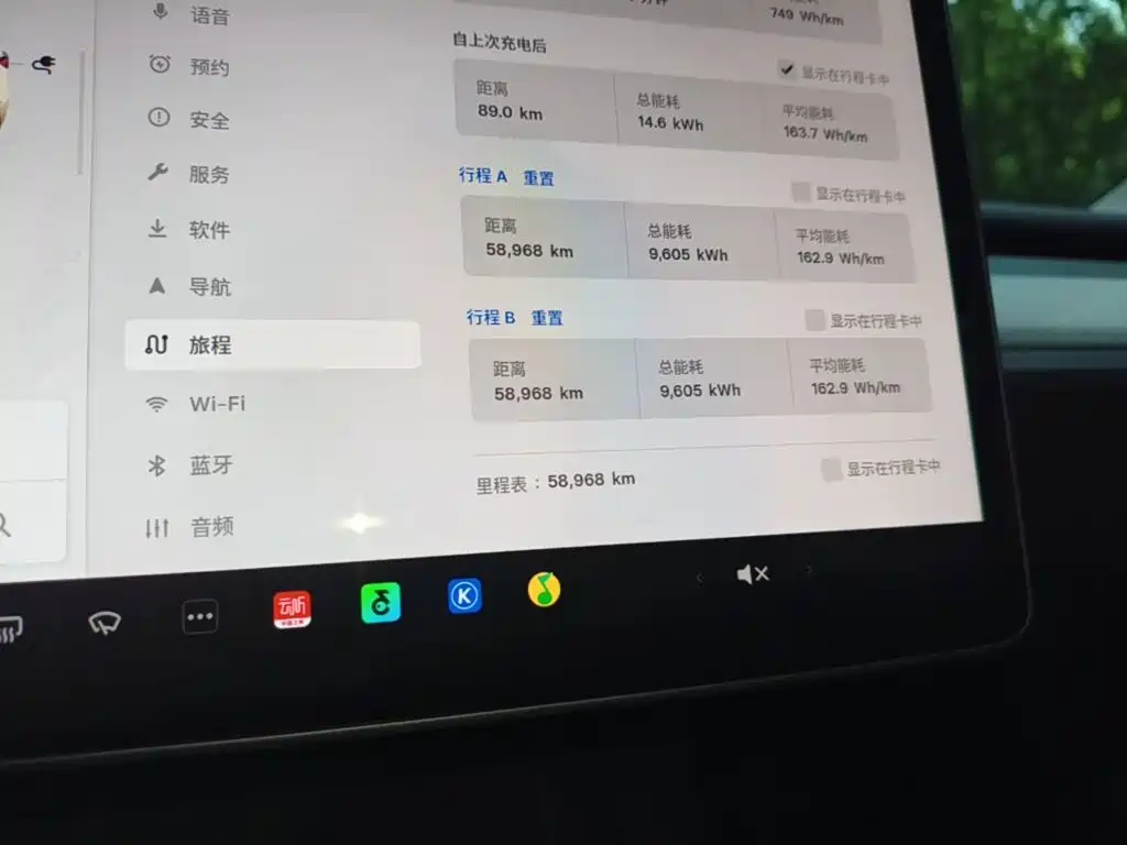 Tesla Model Y — миниатюра 12