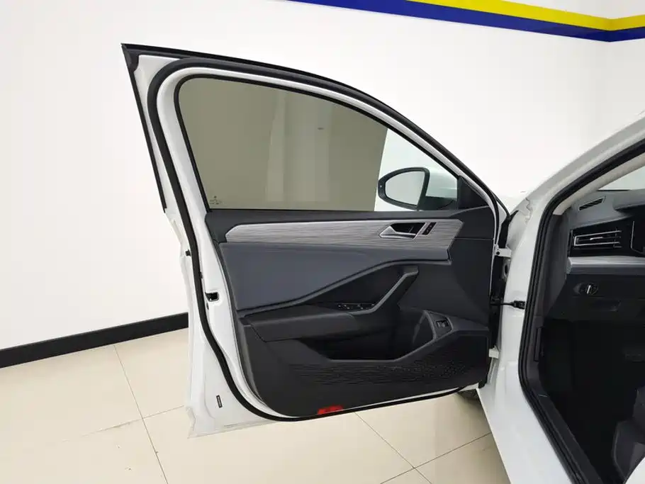 Volkswagen Sagitar — миниатюра 7