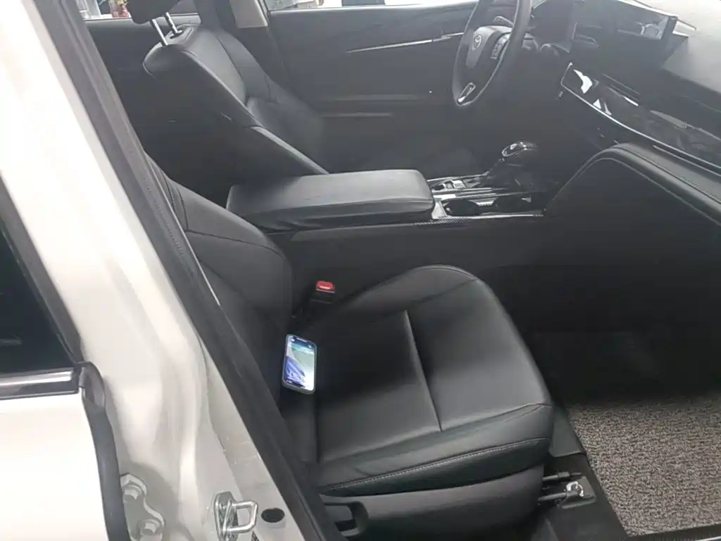 Toyota Camry — миниатюра 25