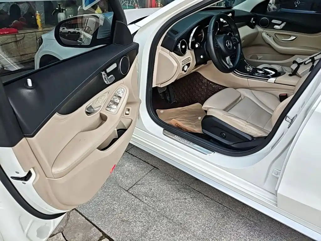 Mercedes-Benz C-Class — миниатюра 16