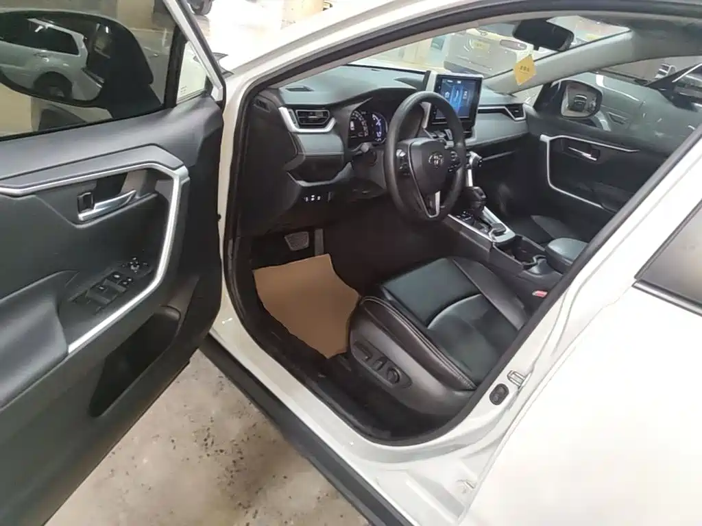 Toyota RAV4 — миниатюра 16