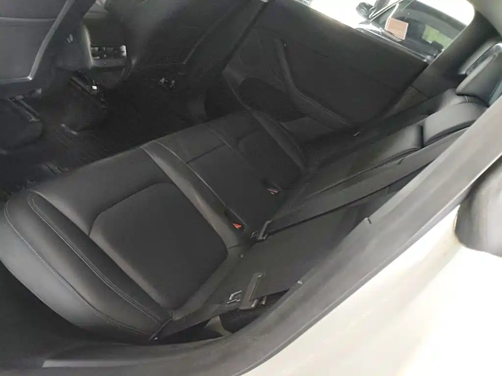 Tesla Model Y — миниатюра 17