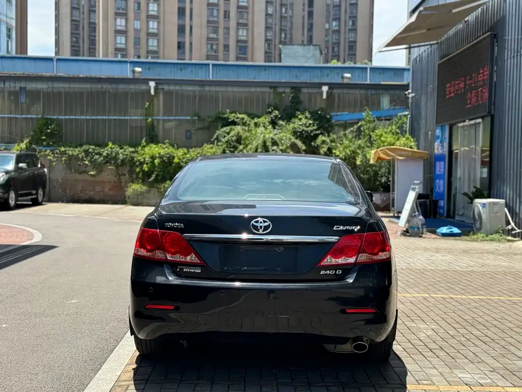 Toyota Camry — миниатюра 14