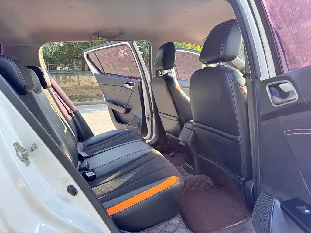 Baojun 310 — миниатюра 8