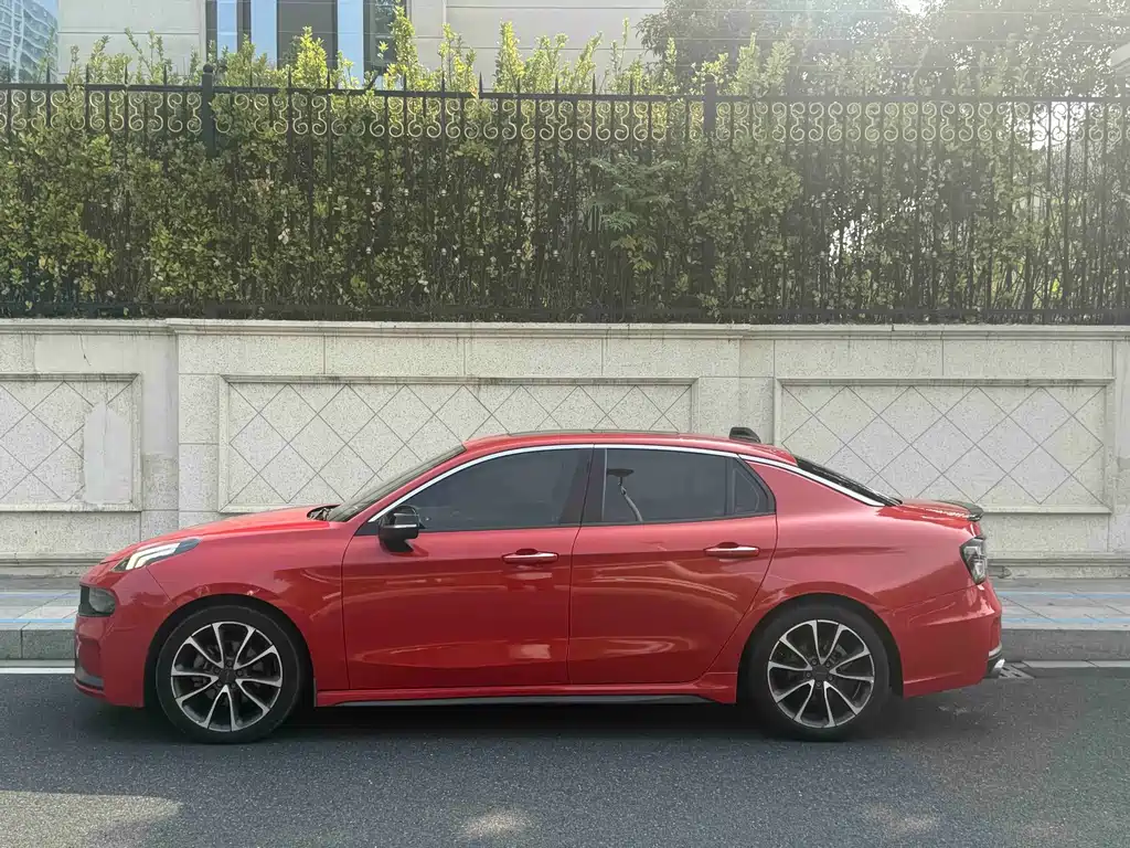 Lynk & Co 03 — миниатюра 3
