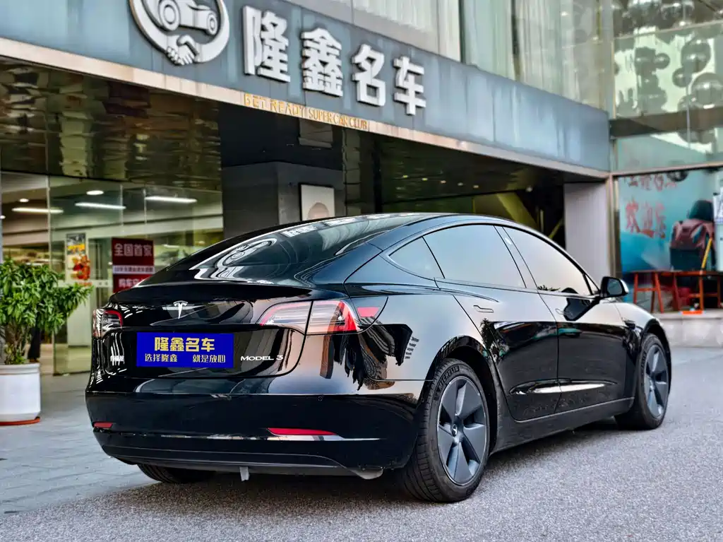 Tesla Model 3 — миниатюра 6