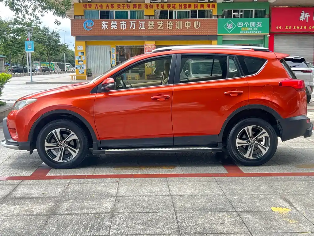 Toyota RAV4 — миниатюра 8