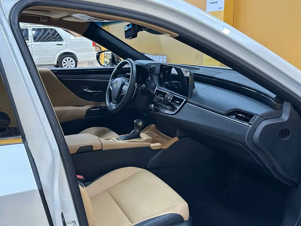 Lexus ES — миниатюра 8