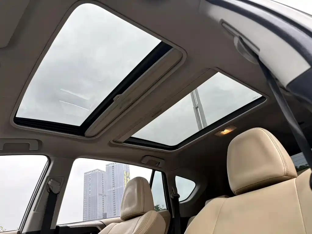 Toyota RAV4 — миниатюра 13