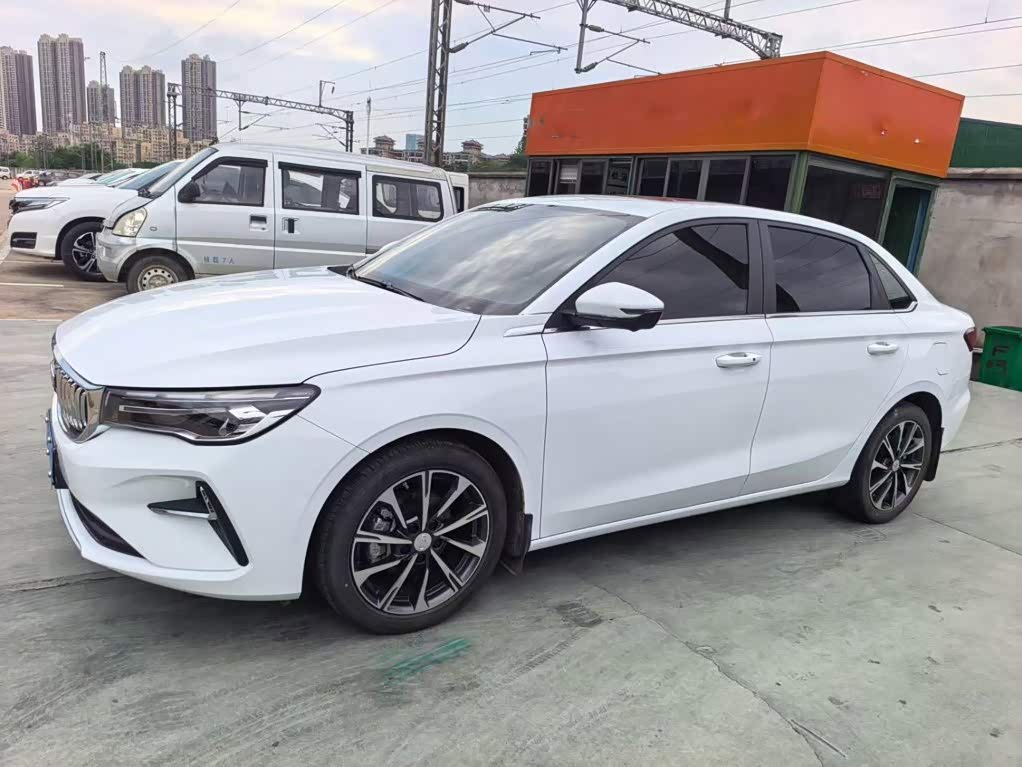 Geely Emgrand 1.5 л 2025 г. Белый, пробег 8000 км