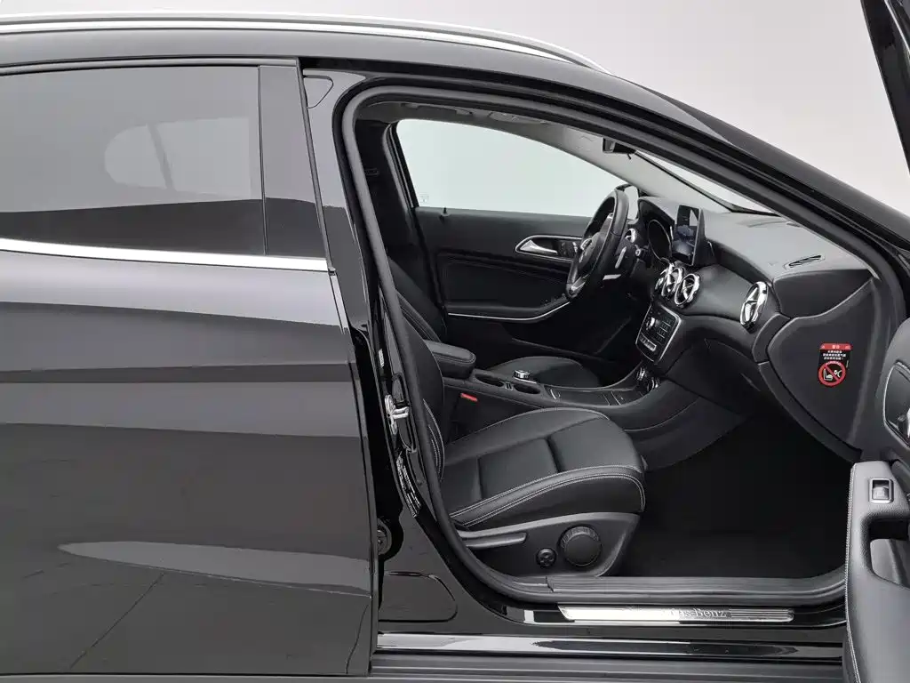 Mercedes-Benz GLA — миниатюра 23
