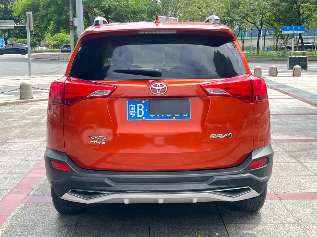 Toyota RAV4 — миниатюра 5