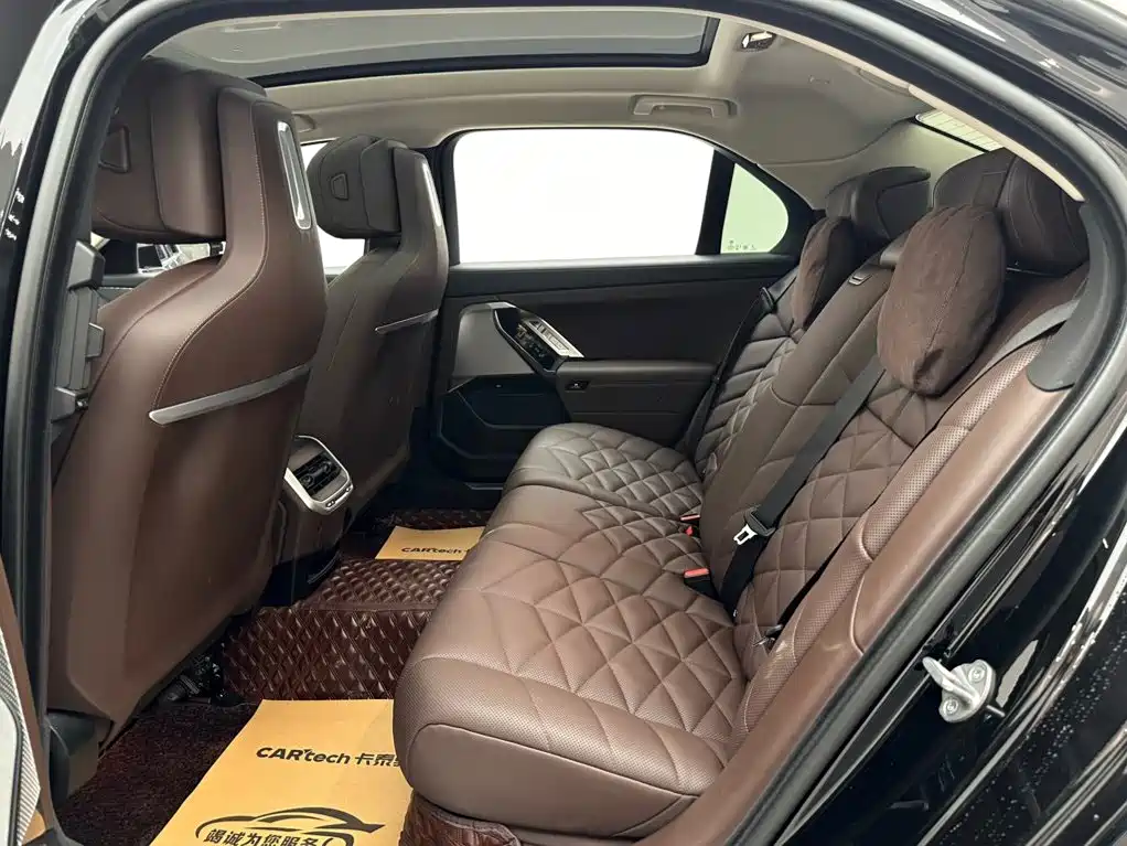 BMW 7 Series — миниатюра 9