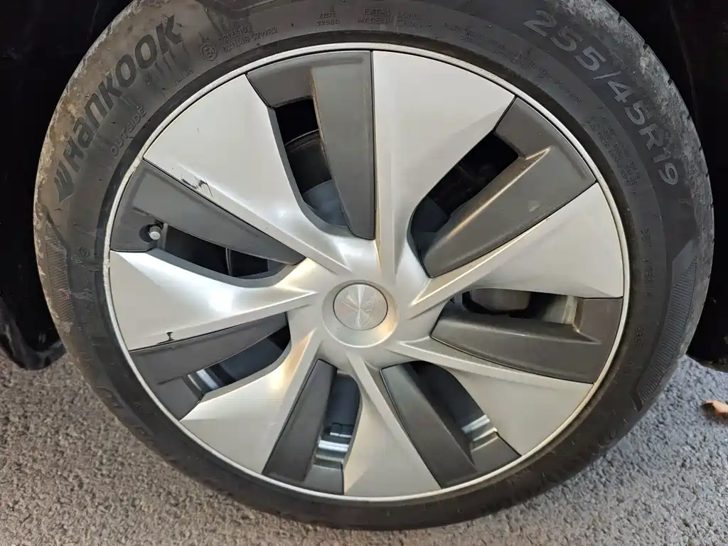 Tesla Model Y — миниатюра 14