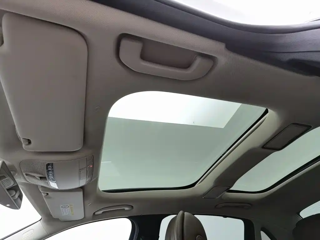 Mercedes-Benz E-Class — миниатюра 14